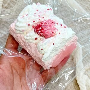 218 DAMI Berry Lava Bread (Light Cream Texture Series) / DAMI捏捏 莓莓流心面包（轻奶油触感系列）