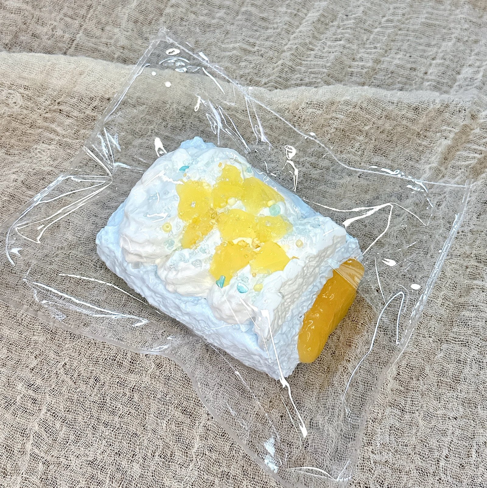 221 DAMI Sea Salt Pineapple Lava Bread (Latex Soft Texture Series) / DAMI捏捏 海盐凤梨流心面包(乳膏触感系列)