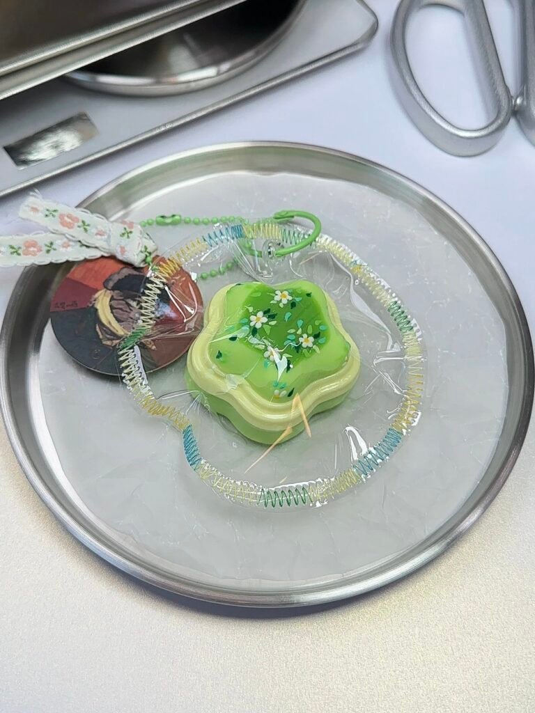 16014 Huabi Shanyao Wild Rose Mini Star Charm (Cream Clay Texture Series) / 花臂山药 野玫瑰迷你星挂件（奶油泥触感系列）