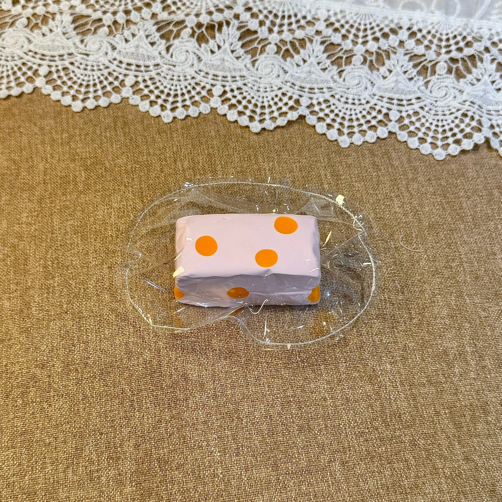 62032 Kaka Shop Squishy Strawberry Juice Candy (Moldable Clay Texture Series) / kaka shop捏捏 草莓爆汁糖