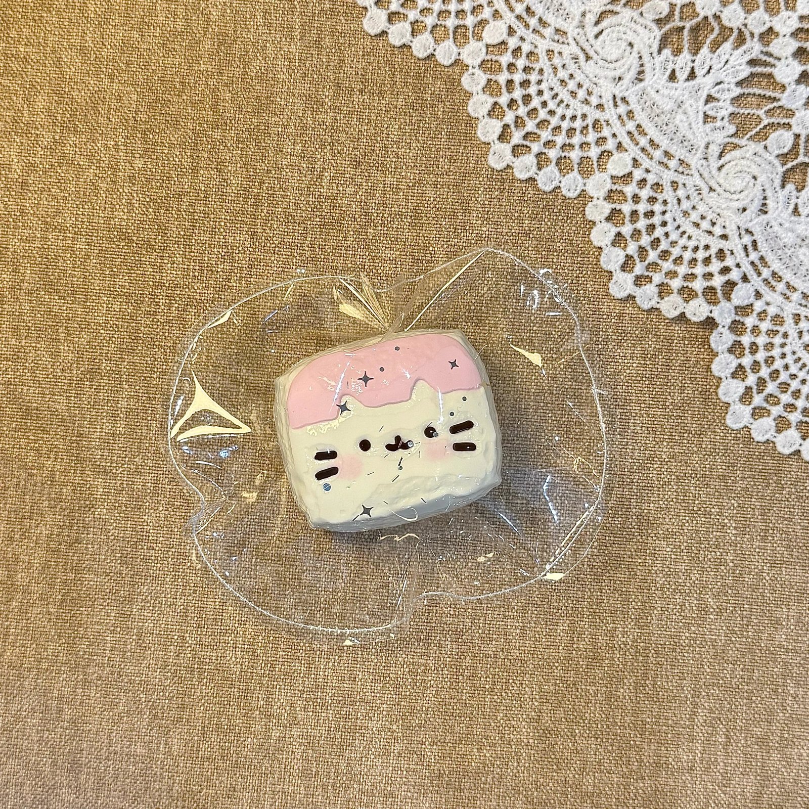 62039 Kaka Shop Squishy Tofu Kitten (Moldable Clay Texture Series) / kaka shop捏捏 豆腐小猫