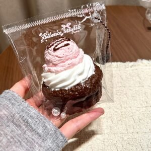 19008 Silence Studio Berry Chocolate Cupcake (Cream Clay Texture Series) / Silence Studio ベリーチョコカップケーキ (クリームクレイ触感シリーズ)