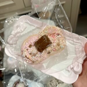 36002 Womei Zhao Le Nie Pink Mist Double Cookie (Glutinous Cream Clay Texture Series) / 我莓招了捏 粉雾二连曲奇(糯奶油触感系列)