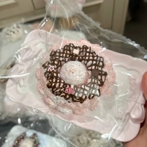 36003 Womei Zhao Le Nie Raspberry Crispy Chocolate Donut (Glutinous Cream Clay Texture Series) / 我莓招了捏 树莓脆巧甜甜圈(糯奶油触感系列)