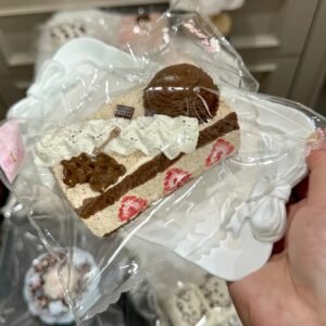 36004 Womei Zhao Le Nie Strawberry Filled Long Toast (Dry Cream Clay Texture Series) / 我莓招了捏 草莓夹心长吐司(干奶油触感系列)