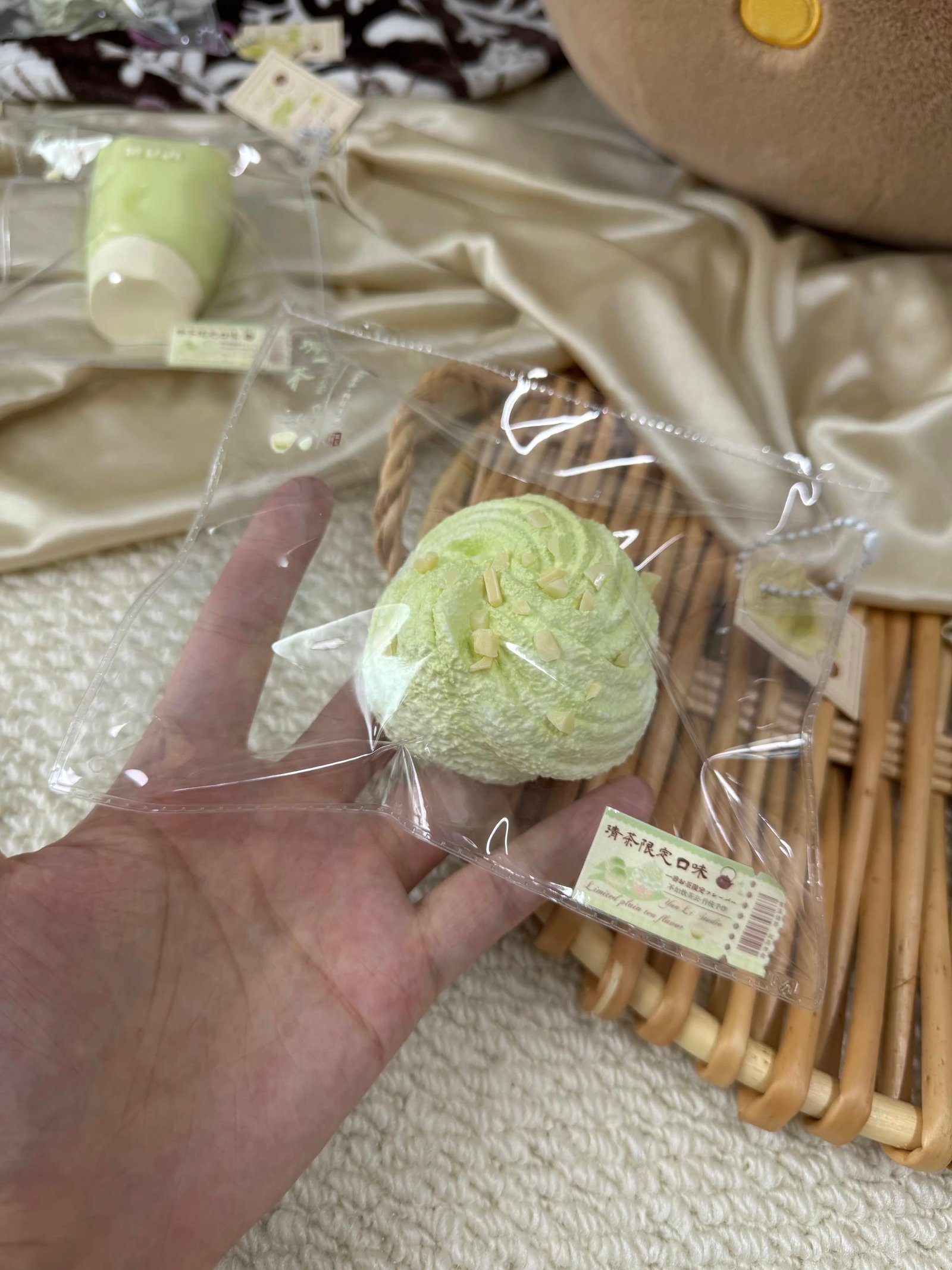 14018 YunLi Light Tea Flower Roll (Nougat Clay Texture Series) / YunLi 清茶花巻 (ヌガークレイ触感シリーズ)