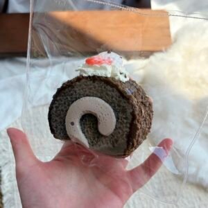 15008 Shanshan Zuowu Strawberry Chocolate Swiss Roll / 山山作物 いちごチョコレートスイスロール