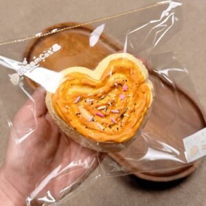 80033 CreamCat Heart Bread Roll (Cream Clay Texture Series) / 奶油猫 爱心面包卷（奶油泥触感系列）