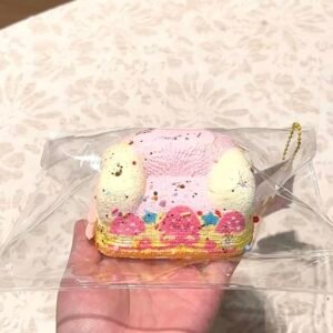 175010 Cheese Cat Strawberry Mini Sofa (Dry Glutinous Clay Texture Series) / 蟑螂猫 草莓小沙发(干糯泥)