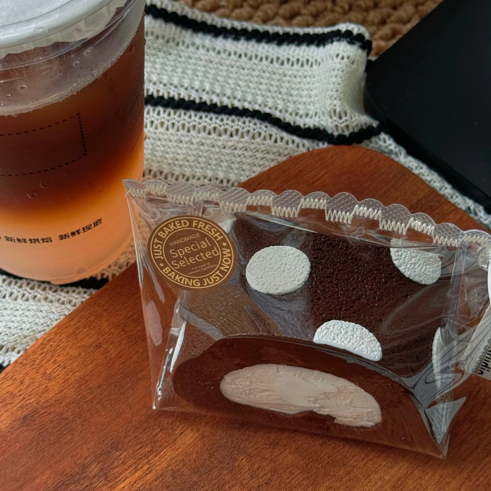 154009 GengGe Studio Cream Chocolate Polka Dot Swiss Roll (Thick Cream Clay Texture Series) / GengGe Studio 奶油巧克力波点瑞士卷 (厚奶油泥触感系列)