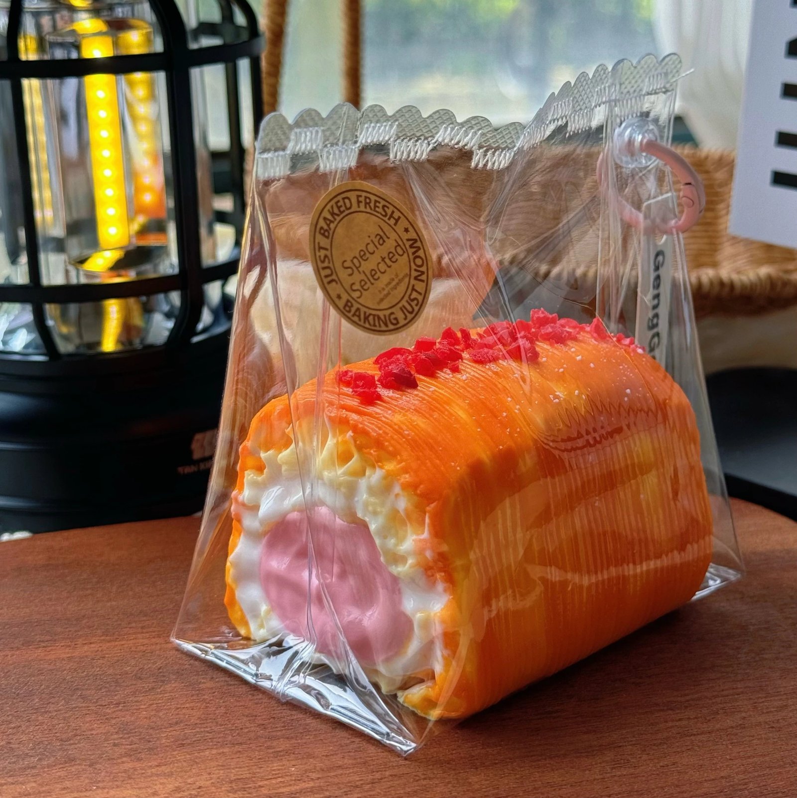 154018 GengGe Studio Strawberry Mille-Feuille Roll (Thick Cream Clay Texture Series) / GengGe Studio 草莓千层酥卷 (厚奶油泥触感系列)
