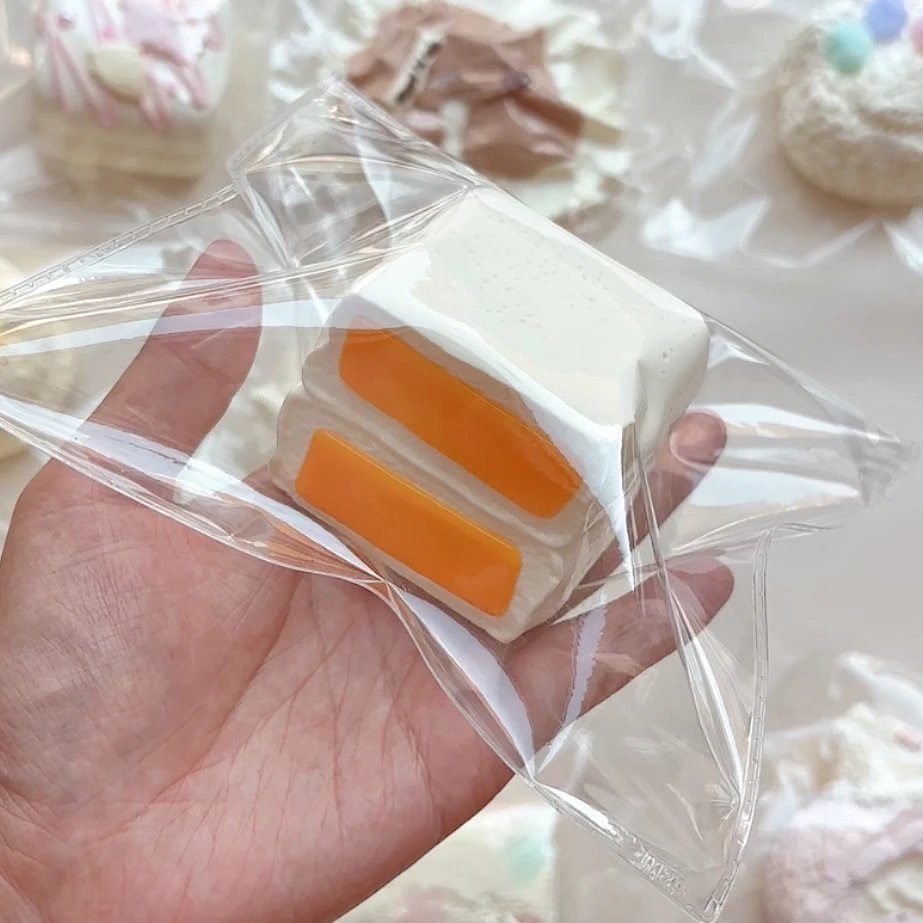 169008 Hello Xiaoxin Mango Glutinous Rice Cake (Soft Cheese Clay Texture Series) / Hello小新 芒果糯米糍(软干酪触感系列)