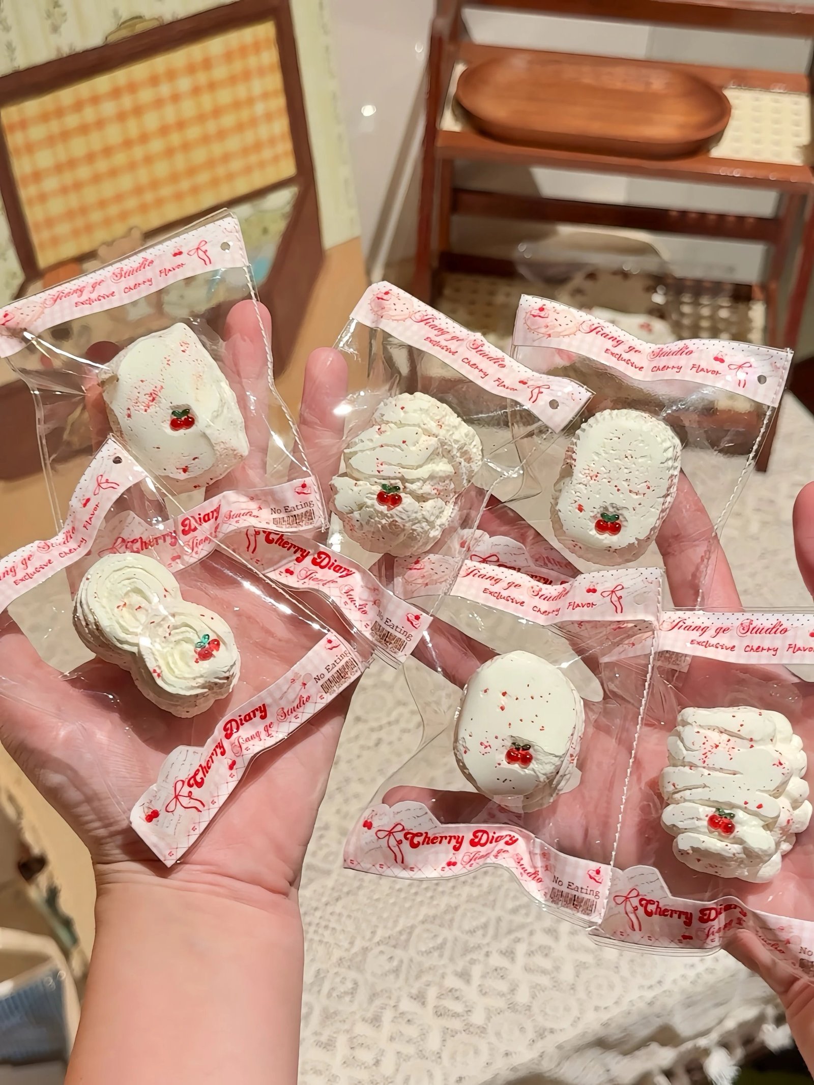 156001 Jiangge Nienie Shop Cherry Niga Random Three-Piece Set / 江舸捏捏Shop 樱桃鼻嘎组三个随机发