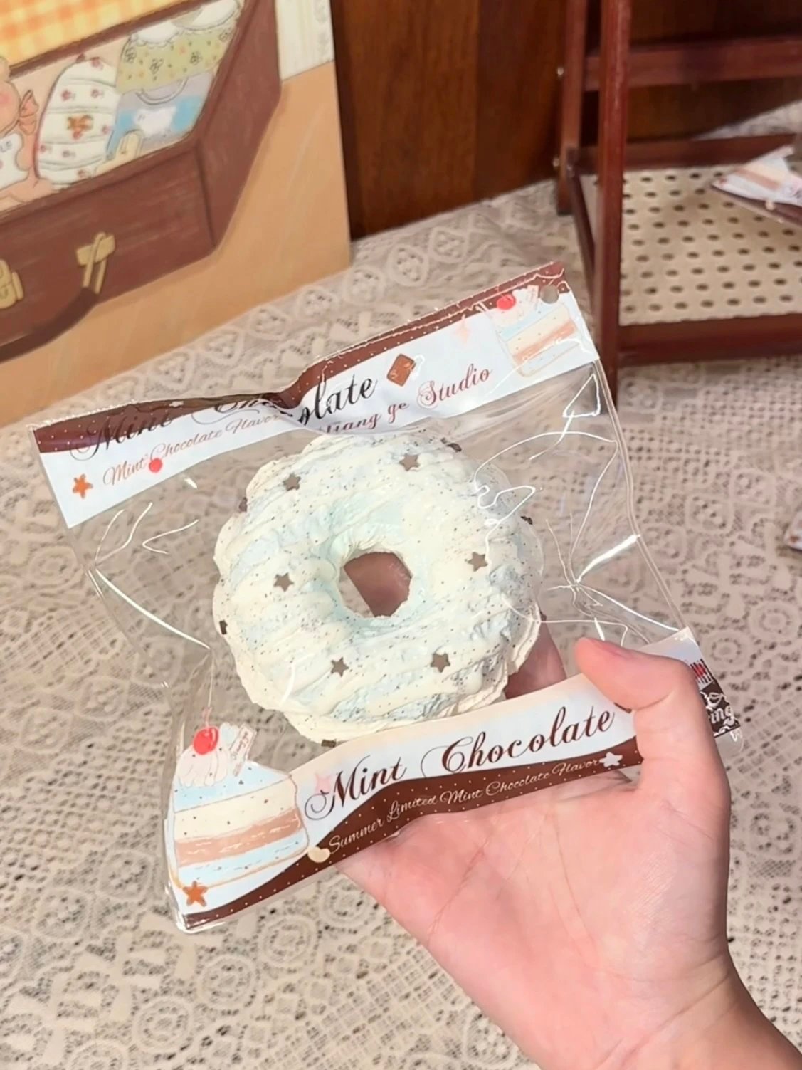 156005 Jiangge Nienie Shop Thin Chocolate Donut / 江舸捏捏Shop 薄巧甜甜圈