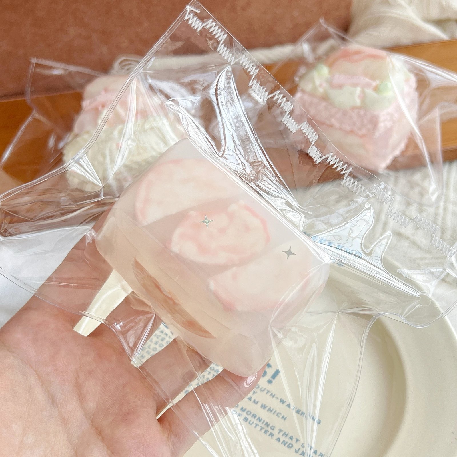 89023 Kaka Jiang Squishy Peach Ice Frappe (Dry Cheese Texture Series) / 咔咔酱捏捏 ピーチアイスフラッペ (ドライチーズ触感シリーズ)