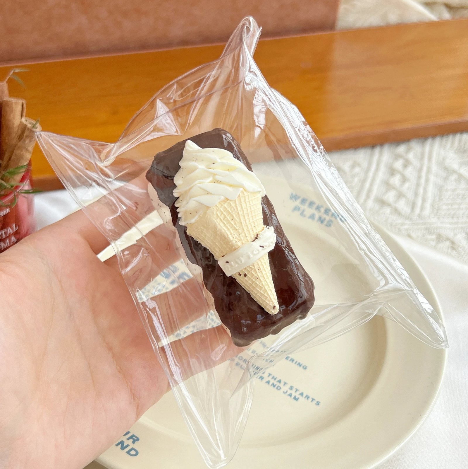 89036 Kaka Jiang Squishy Chocolate Ice Cream (Dry Cheese Texture Series) / 咔咔酱捏捏 チョコレートアイスクリーム (ドライチーズ触感シリーズ)