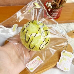 89047 Kaka Jiang Squishy Star Matcha Chocolate Bun (Dry Cheese Clay Texture Series) / 咔咔酱捏捏 星星抹茶巧克力包(干奶酪触感系列)