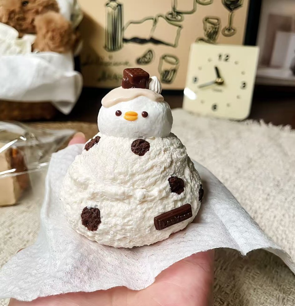 188098 LeeYaoo Polka Dot Duck (Soft Cream Texture Series) / 犁垚 波点鸭鸭(绵绵奶油触感系列)