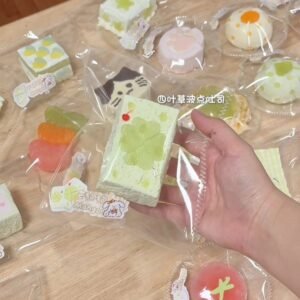 47033 Mango Four-Leaf Clover Polka Dot Toast (Dry Resistance Clay Texture Series) / 芒狗狗 四叶草波点吐司(干阻泥触感系列)