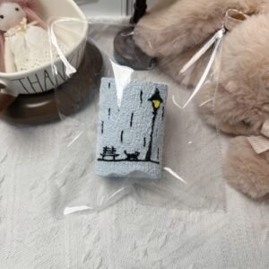 177045 Momo Moon Rainy Night Walk Blue Base (Dry Milk Clay Texture Series) / 默月 雨夜漫步蓝底(干奶泥)