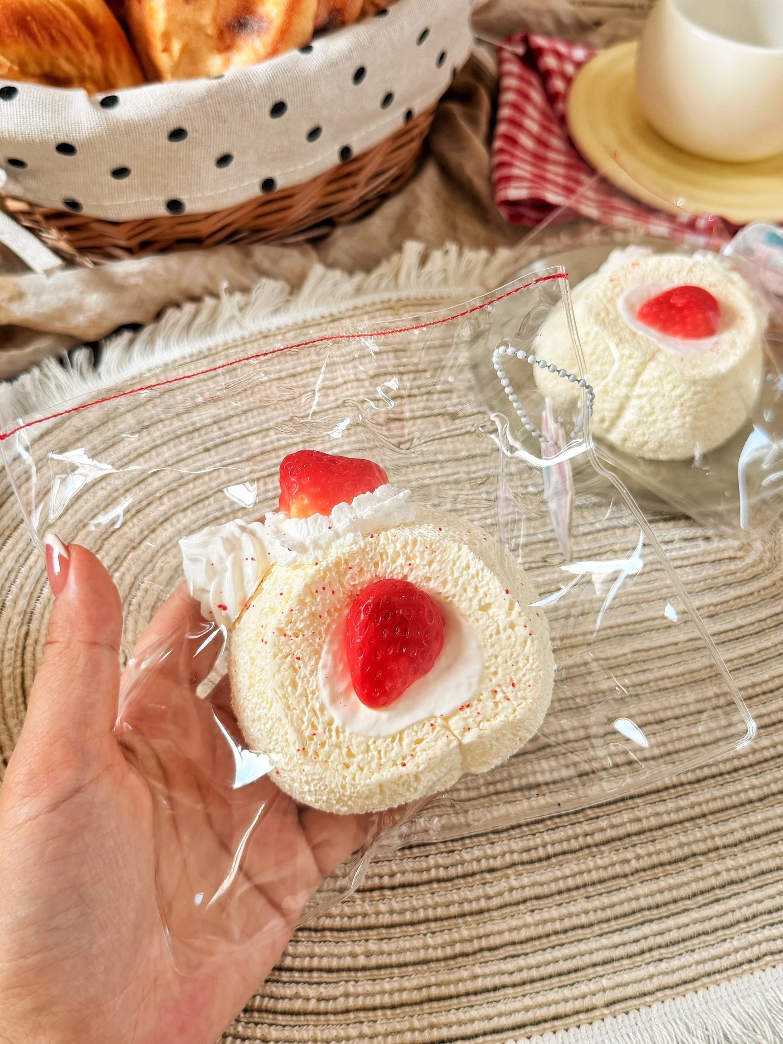 128107 Mumu Nienie Strawberry Swiss Roll (Hard Butter Texture Series) / 木木捏捏 草莓瑞士卷(硬黄油触感系列)