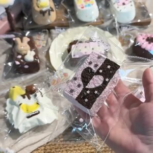 168002 Niannian Nienie Pink Chocolate Heart Toast (Cotton Clay Texture Series) / 年年的捏捏 粉巧爱心吐司(棉花泥触感系列)