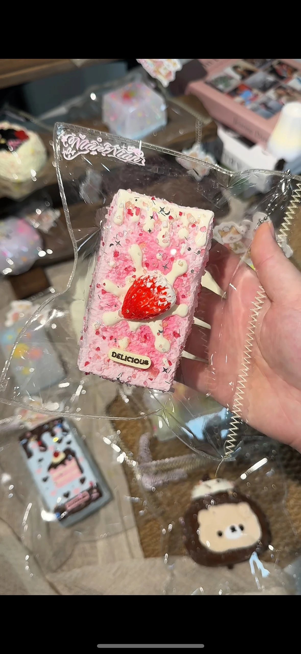168013 Niannian Nienie Strawberry Long Toast (Cream Paste Clay Texture Series) / 年年的捏捏 草莓长吐司(乳膏泥触感系列)