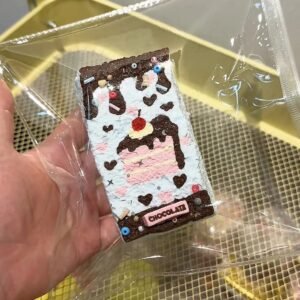 168014 Niannian Nienie Hand-Drawn Chocolate Strawberry Cake Long Toast (Cream Paste Clay Texture Series) / 年年的捏捏 手绘巧克力草莓蛋糕长吐司(乳膏泥触感系列)