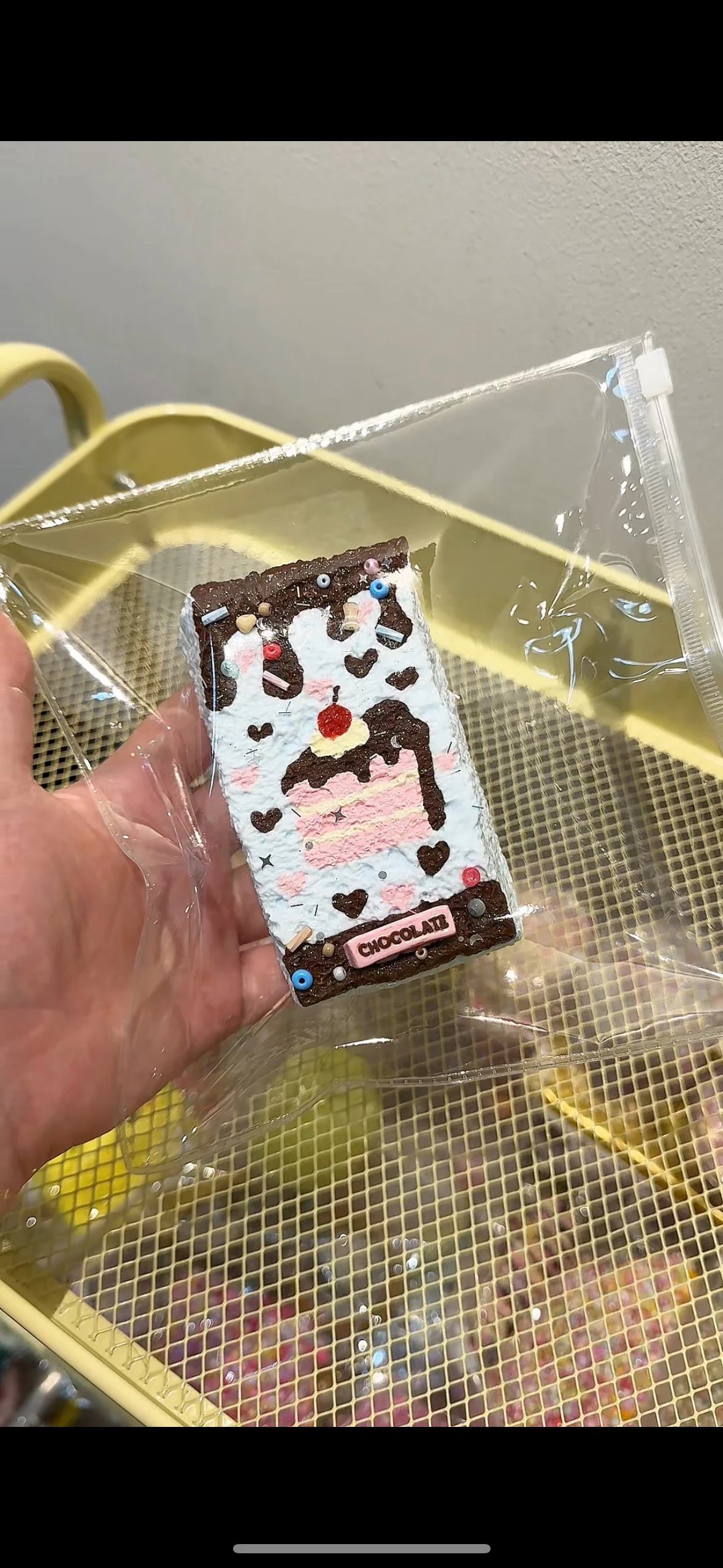 168014 Niannian Nienie Hand-Drawn Chocolate Strawberry Cake Long Toast (Cream Paste Clay Texture Series) / 年年的捏捏 手绘巧克力草莓蛋糕长吐司(乳膏泥触感系列)