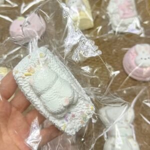135001 Ohmo Nienie Resting Bear Long Rice Ball (Cream Cheese Clay Texture Series) / ohmo捏捏 趴趴熊长饭团 (干酪泥触感系列)