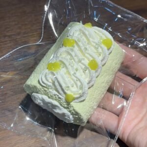 207003 Peng Yu Kuai Grape Swiss Roll (Glutinous Cream Clay Texture Series) / 彭鱼块 青提瑞士卷（糯奶油触感系列）