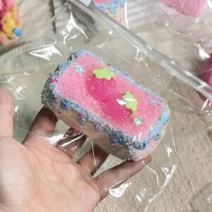 82047 Pipi Bear Strawberry Fluffy Shaved Ice Toast (Glutinous Rice Cake Clay Texture Series) / Pipi熊 草莓绵绵冰沙吐司(糍粑泥)