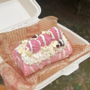 138015 Qidian Nie Cream Strawberry Swiss Roll (Cement Texture Series) / 七点捏 奶油草莓瑞士卷 (水泥感触感系列)