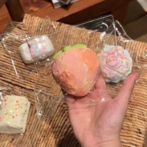 95016 Well Rested Again Squishy Pink Jade Strawberry (Dry Clay Oven 2.0 Texture Series) / 又睡饱了捏捏 ピンクジェイドストロベリー (ドライクレイオーブン2.0触感シリーズ)