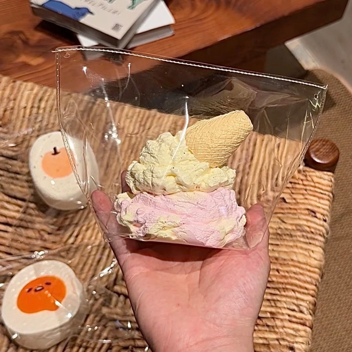 95022 Well Rested Again Squishy Strawberry Vanilla Ice Cream (Dry Clay Oven 2.0 Texture Series) / 又睡饱了捏捏 いちごバニラアイスクリーム (ドライクレイオーブン2.0触感シリーズ)