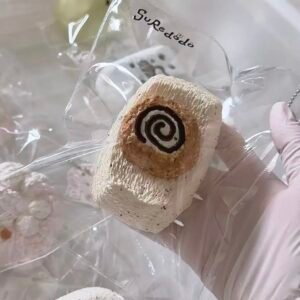 116010 Suredodo Crispy Swiss Roll Toast (Yogurt Clay Texture Series) / Suredodo苏惹多多 クリスピースイスロールトースト (ヨーグルトクレイ触感シリーズ)