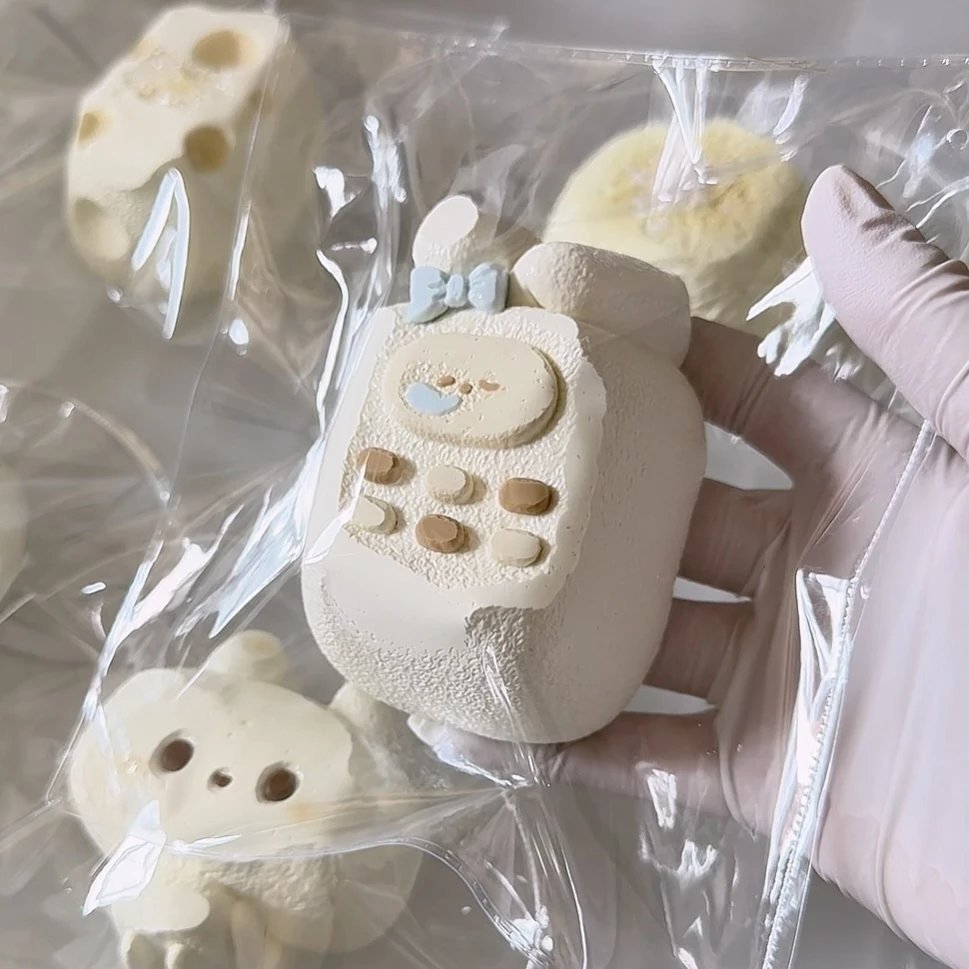 116098 Suredodo Napping Bunny Phone (Baked Sweet Potato Clay Texture Series) / Suredodo苏惹多多 午睡兔子手机(红薯泥烤箱版触感系列)