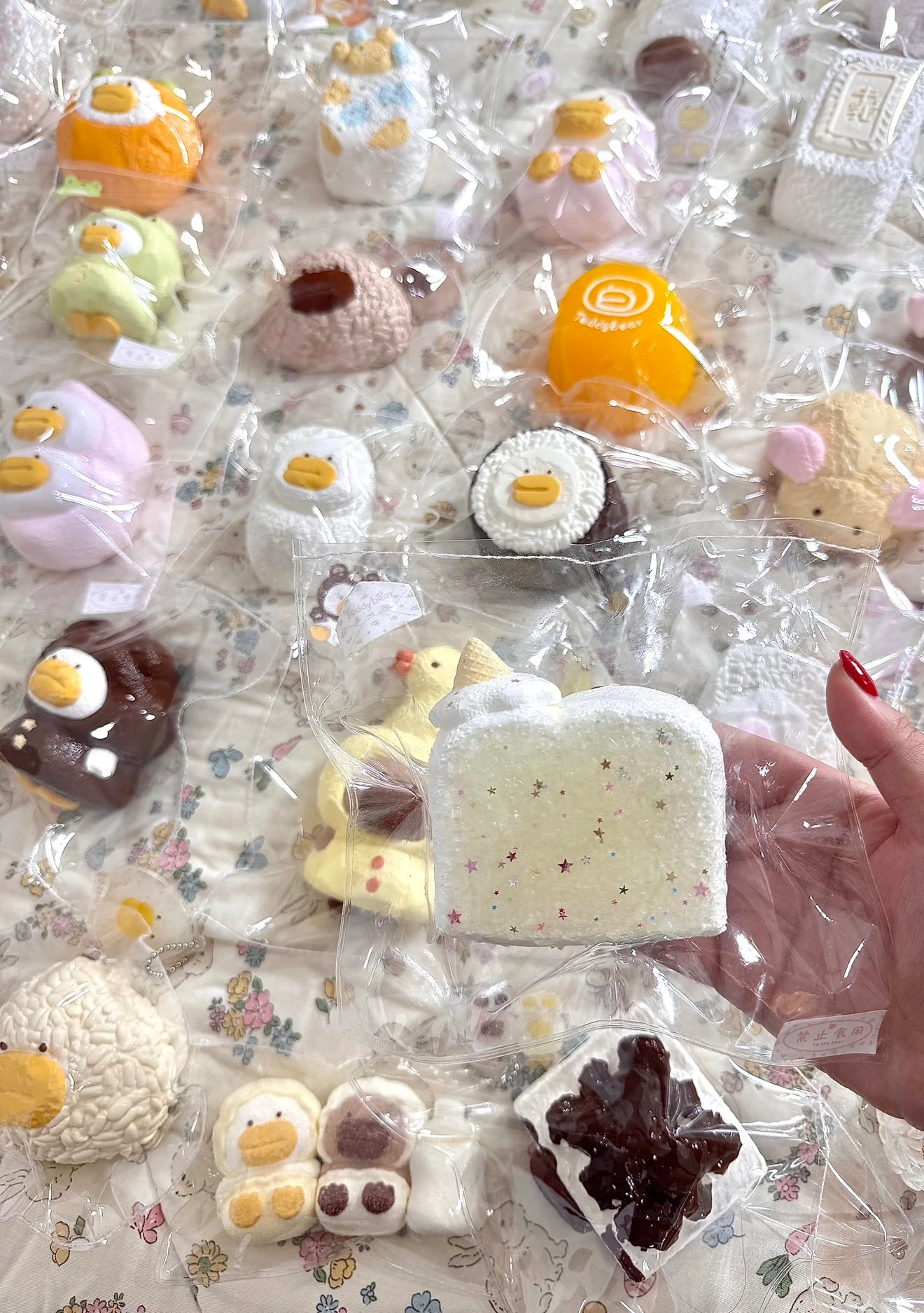 120028 Teddybear Crushed Star Toast (Soft Squeeze-Dry Texture Series) / Teddybear 砕けた星トースト (ソフトスクイーズドライ触感シリーズ)