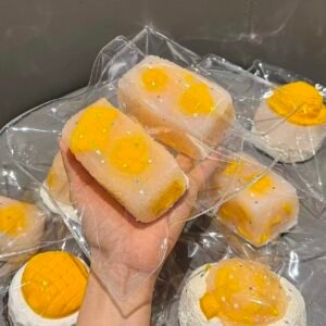 162017 Tongtong Nienie Mango Glutinous Long Rice Ball (Light Cream Clay Texture Series) / 彤彤的捏 芒果糯叽叽长饭团（轻奶油触感系列）