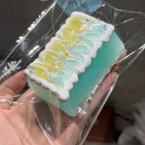124004 Victoria Kuangnie Jade Filled Chewy Latte Art Short Toast / 维多利亚狂捏 碧玉夹心糯叽叽拉花短吐司