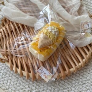 86000 Vanilla Bapu Ice Cream Cone Drizzle Long Rice Ball (Rich Chewy Clay Texture Series) / 香草吧噗 コーンソースがけロングおにぎり (濃厚もちもちクレイ触感シリーズ)