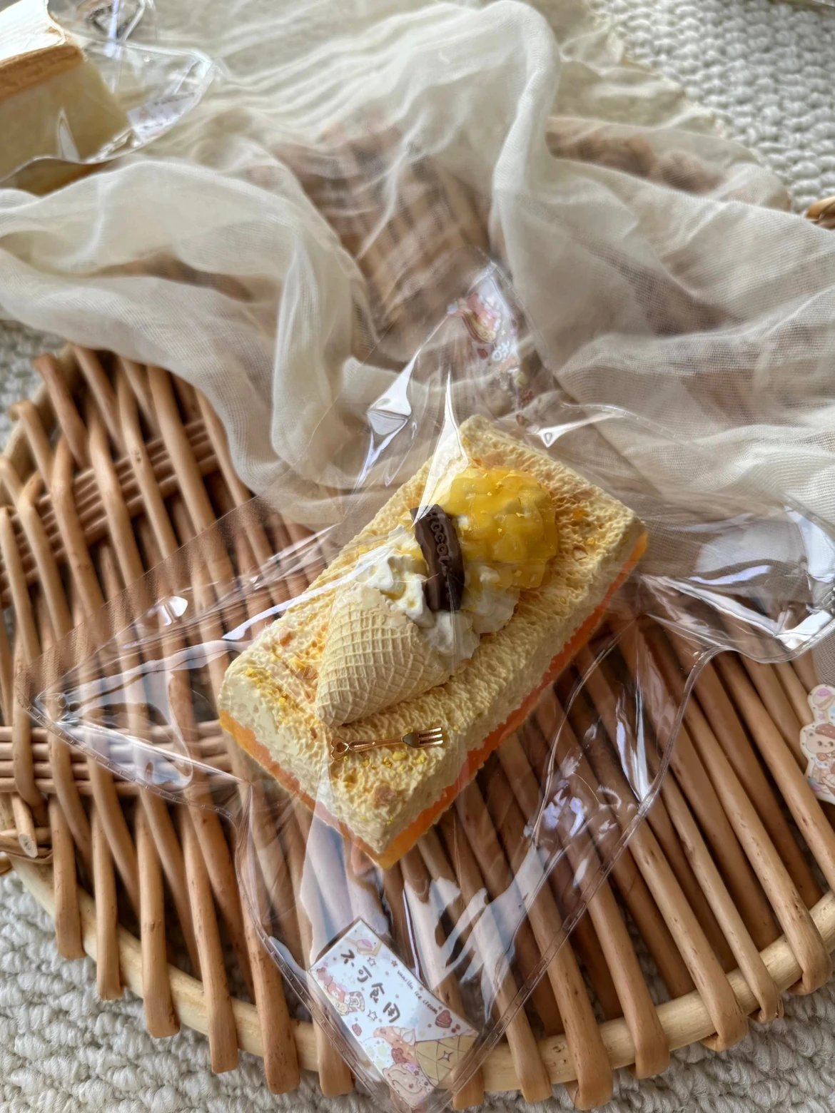 86007 Vanilla Bapu Ice Cream Cone Filled Long Toast (Rich Chewy Clay Texture Series) / 香草吧噗 コーンフィリングロングトースト (濃厚もちもちクレイ触感シリーズ)