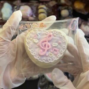 146016 Xiaoxiong Bear Heart Music Note White Chocolate (Bursting Water Cream Texture Series) / 小熊Bear捏 爱心音符（白巧） (爆浆水奶油触感系列)