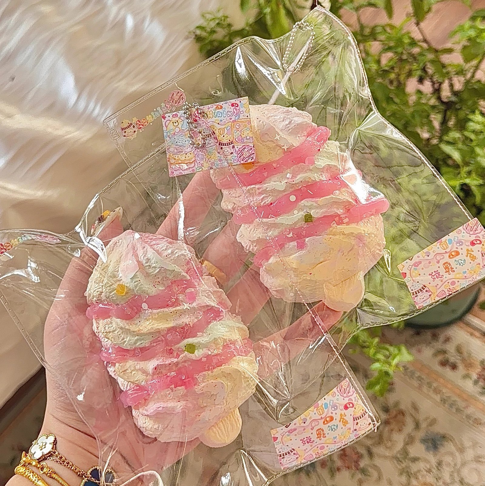 107003 12Xininl Strawberry Jelly Ice Cream (Paper Clay Texture Series) / 12Xininl捏捏小店 いちごゼリーアイスクリーム (紙粘土触感シリーズ)