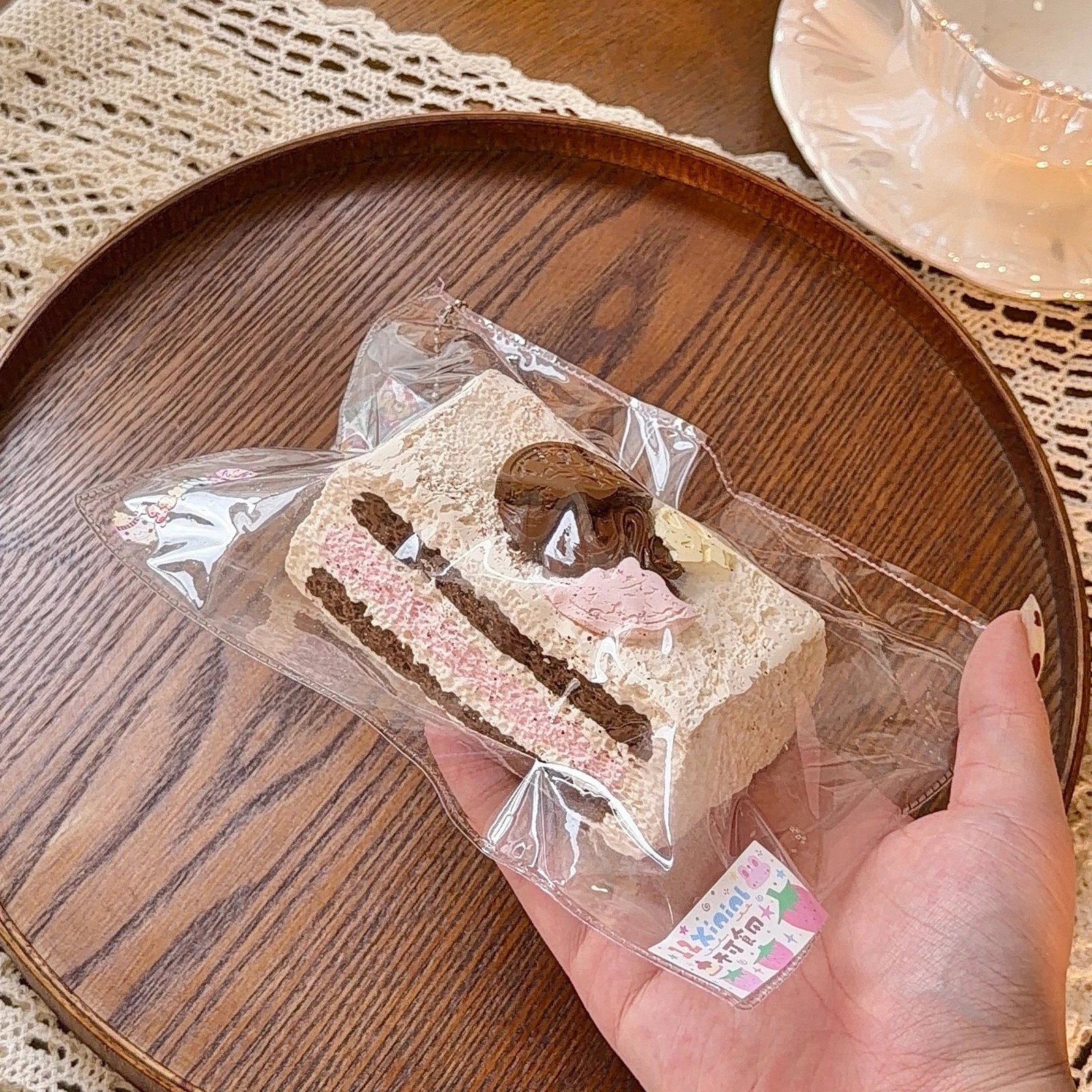 107012 12Xininl Berry Milk Chocolate Toast (Glutinous Cream Texture Series) / 12Xininl捏捏小店 ベリーミルクチョコレートトースト (もちもちクリーム触感シリーズ)