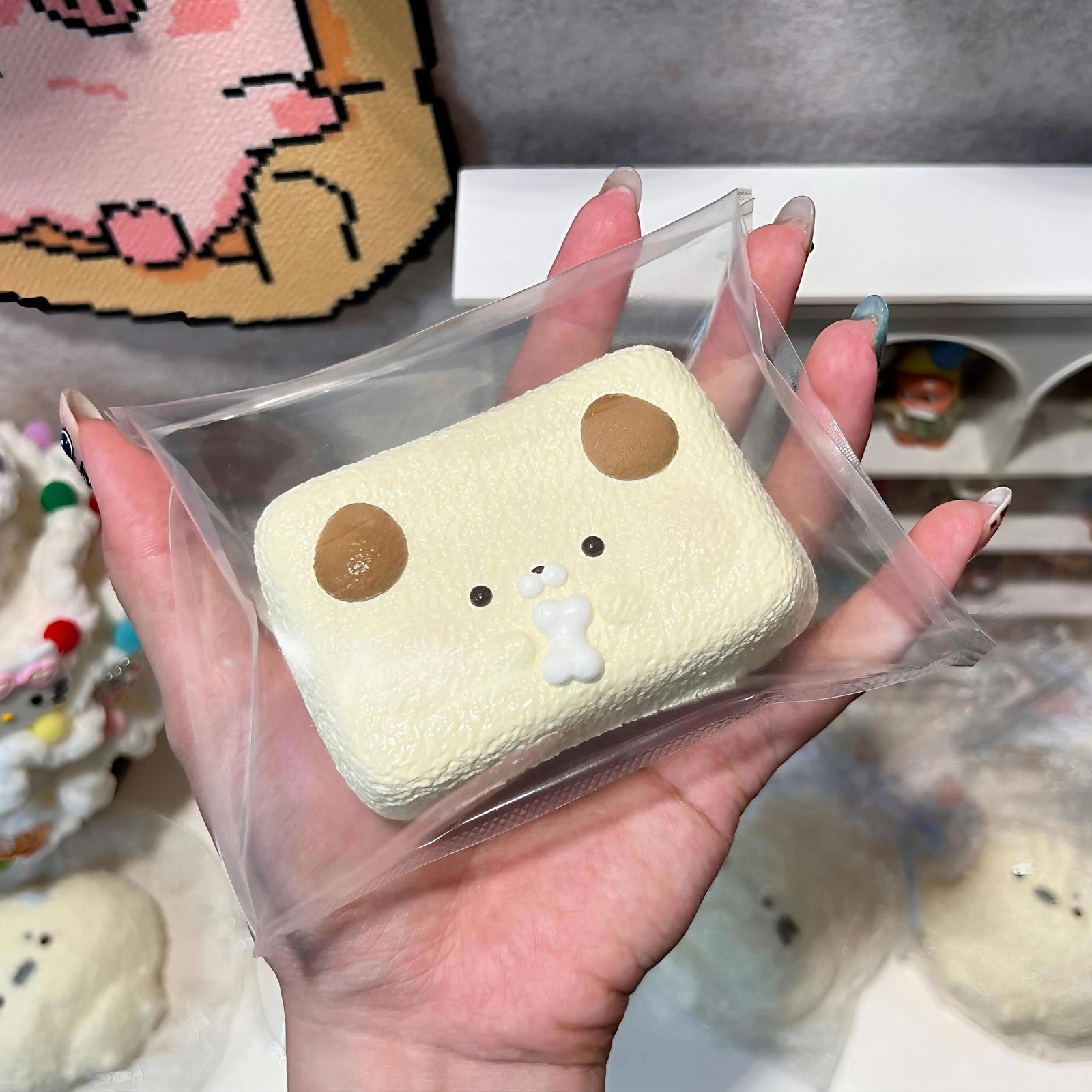 125006 Xiu Maomi Nienie Bone Dog Square Cake (Burst Water Texture Series) / 修猫咪捏捏 骨头狗方糕 (爆浆水感触感系列)