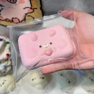 125007 Xiu Maomi Nienie Strawberry Rabbit Square Cake (Burst Water Texture Series) / 修猫咪捏捏 草莓兔方糕 (爆浆水感触感系列)