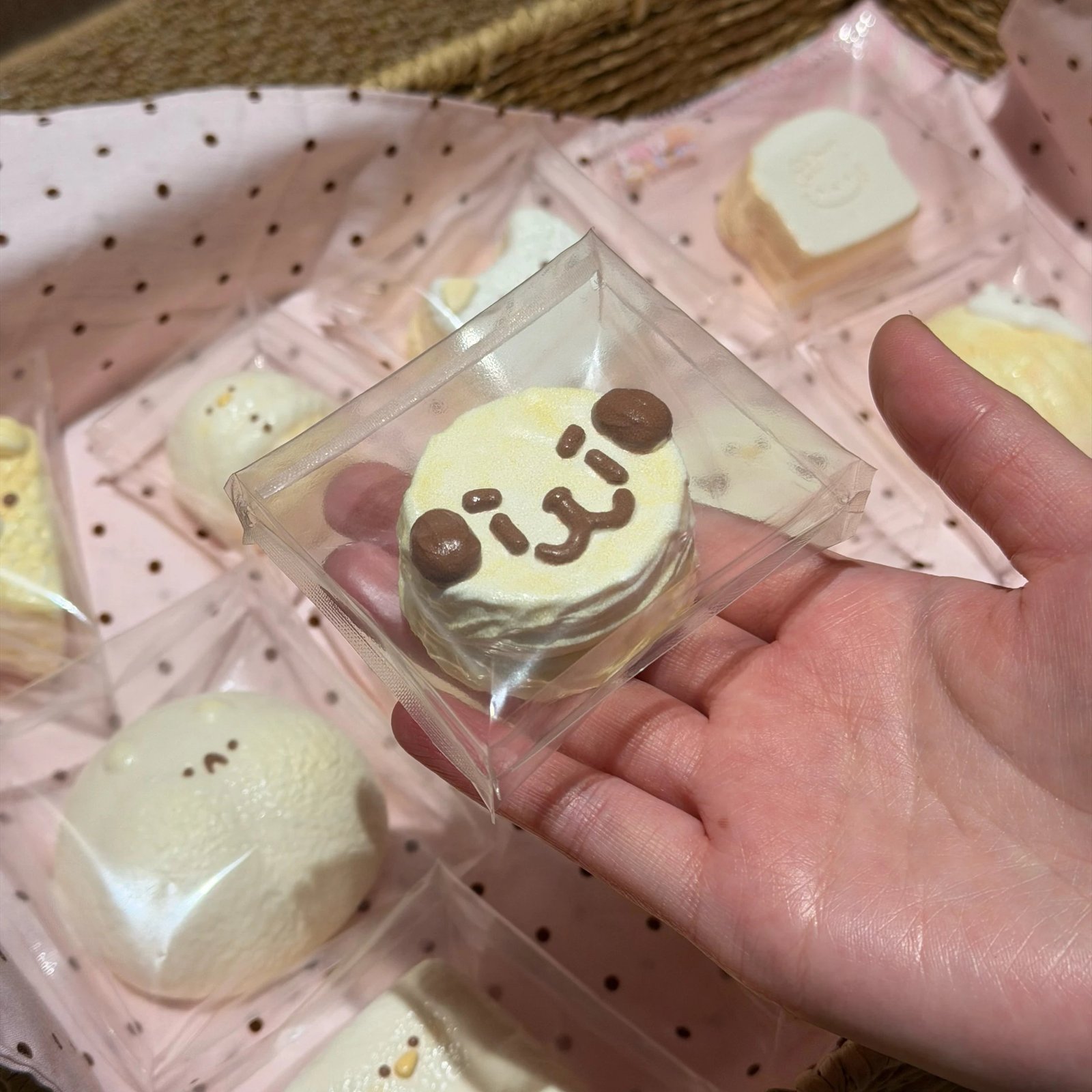 178043 Xiao Shui Yi Thick-Brow Puppy (Bursting Water Cream Clay Texture Series) / 小睡伊 浓眉小狗(爆浆水奶油)