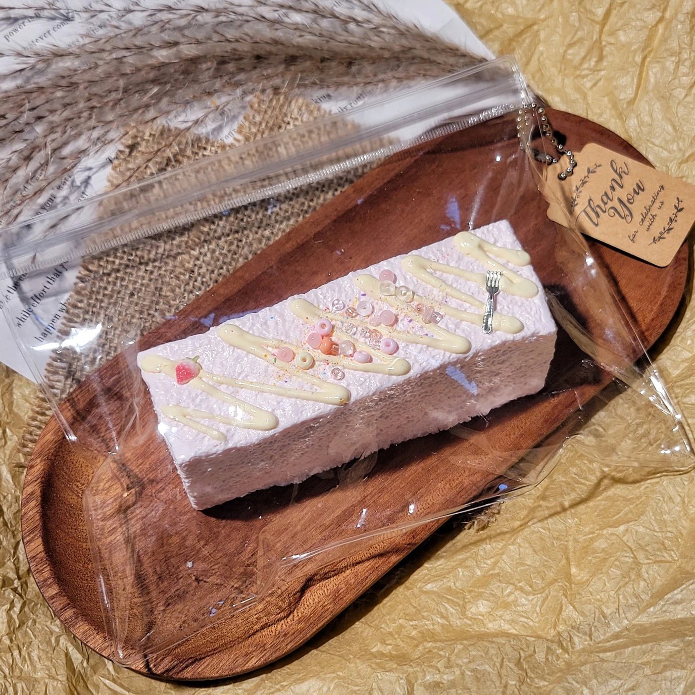 139008 Yizhi Feige Nie Strawberry Cheese Berry Series Toast Stick (New Dry Clay Texture Series) / 一只肥鸽捏 芝芝莓莓系列 吐司条 (新干噎可塑泥触感系列)
