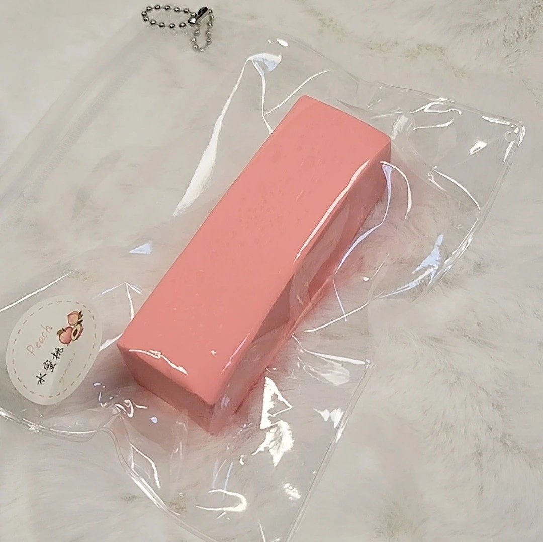139052 Yizhi Feige Nie Stick Squishy Peach Stick (New Dry Clay and Cream Cheese Clay Texture Series) / 一只肥鸽捏 条子捏捏 水蜜桃条子 (新干噎可塑泥与干酪泥触感系列)
